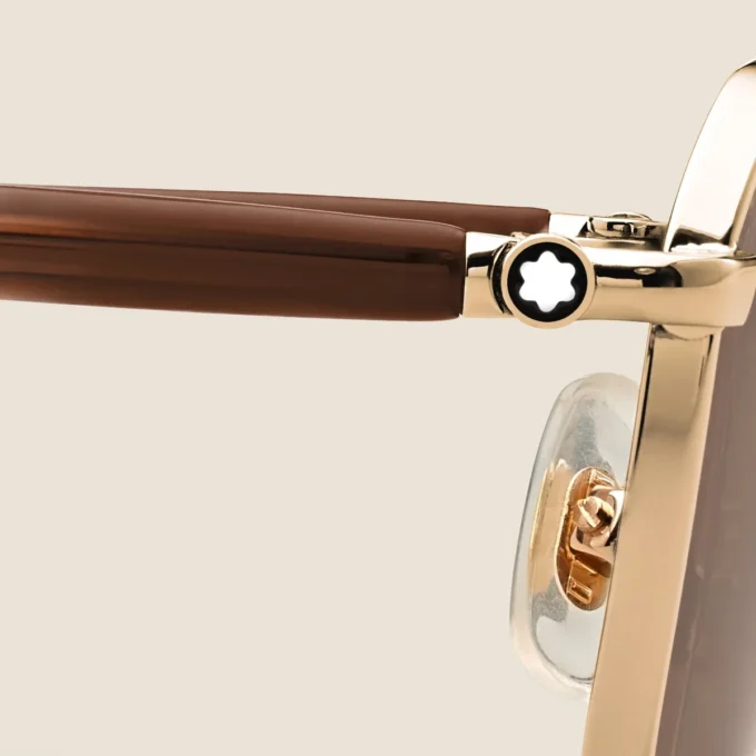 Gafas de sol rectangulares con montura metálica dorada