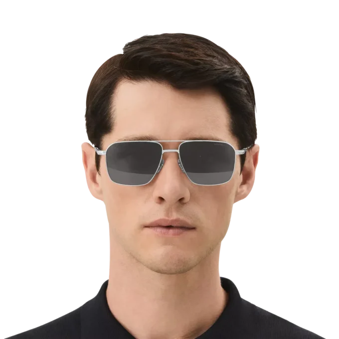 Gafas de sol rectangulares con montura metálica plateada