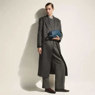 Neceser de viaje en piel con relieve de avestruz