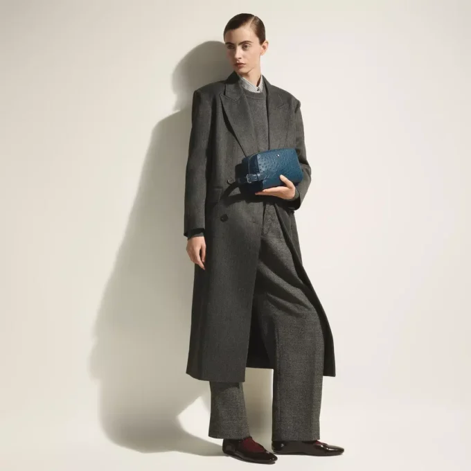 Neceser de viaje en piel con relieve de avestruz Neceser de viaje en piel con relieve de avestruz