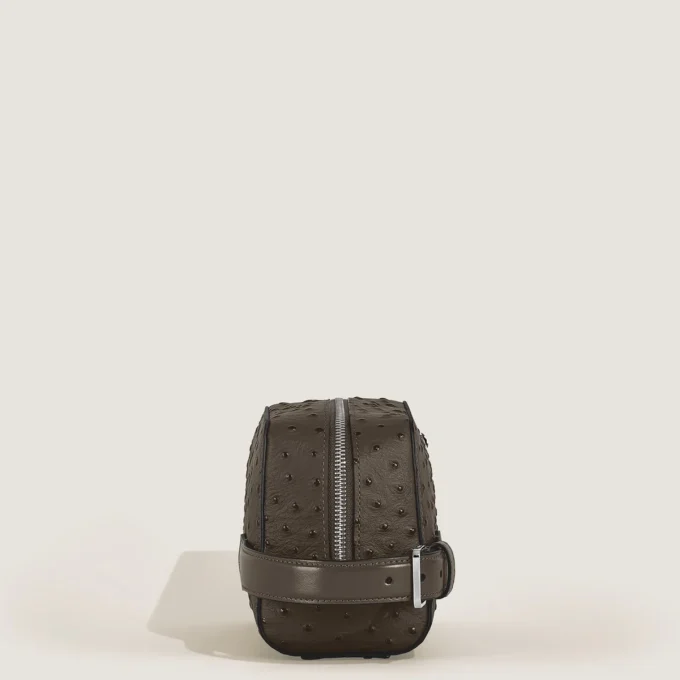 Neceser de viaje en piel con relieve de avestruz Neceser de viaje en piel con relieve de avestruz