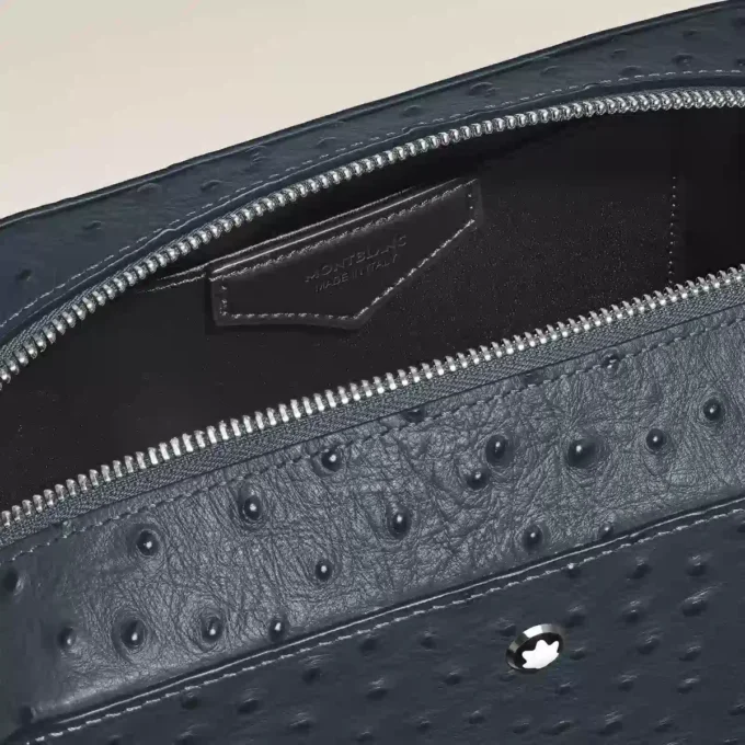 Neceser de viaje en piel con relieve de avestruz Neceser de viaje en piel con relieve de avestruz